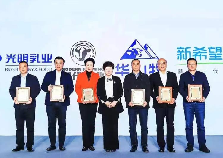 重慶日報：捷報，天友乳業(yè)榮獲2021年國家優(yōu)質(zhì)乳工程雙項大獎！